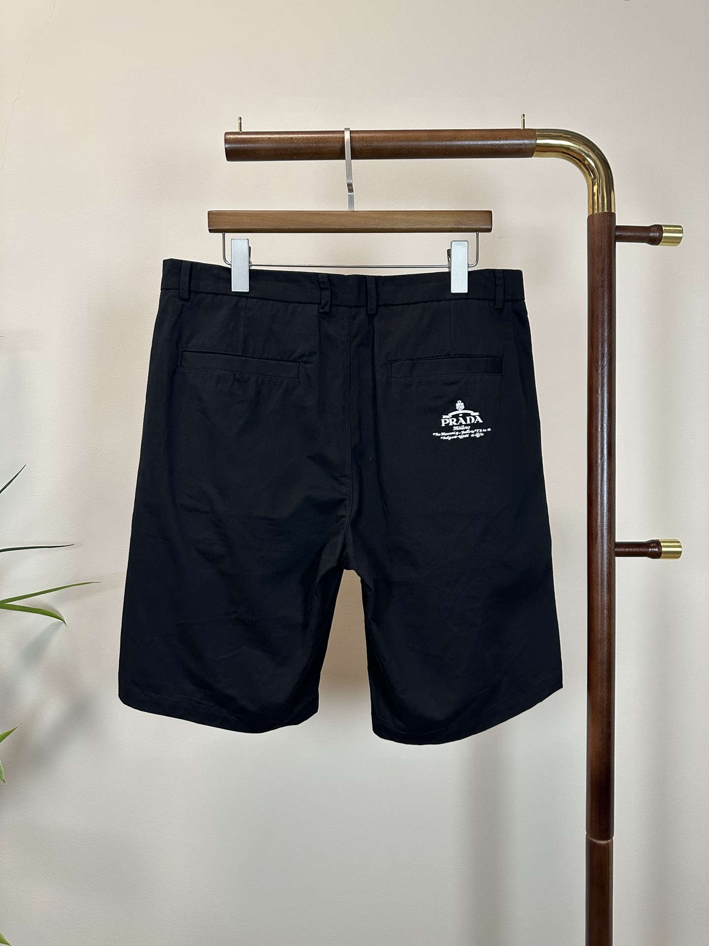 NO:513476,Pants P jacket Prada exclusive new counter with the same autumn and winter suit, full of high-end feel!  The details are exquisite and high-end, and the workmanship is impeccable!  Imported fabrics are three-dimensional, exquisite and delicate. The original high-end double-sided jersey fabrics are very high-end!  Original zipper!  The fabric is crisp, wrinkle-resistant, wear-resistant, moisture absorption, quick drying and breathable, neat and stylish. Color Khaki Black Number of code M- XXL,,prada,prada,jackets & coats,alexander wang19860909裤子 P外套 Prada普拉达独家客供新款专柜同款秋冬套装,高级感满满！细节精致高档,做工无可挑剔！进口面料 立体精致细腻.原版高端双面平纹针织面料很显高级！原版拉链！面料挺括抗皱耐磨,吸湿速干透气,利落有型. 颜色 卡其 黑色 码数M- XXL,,prada,prada,jackets & coats,alexander wang,Men's clothing