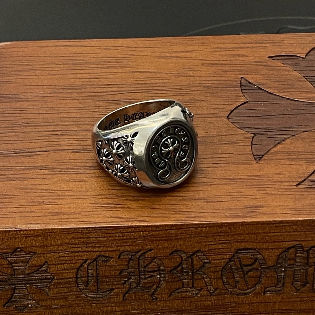 Chrome Hearts Classic Vintage Horseshoe Cross Ring - Comprehensive 3