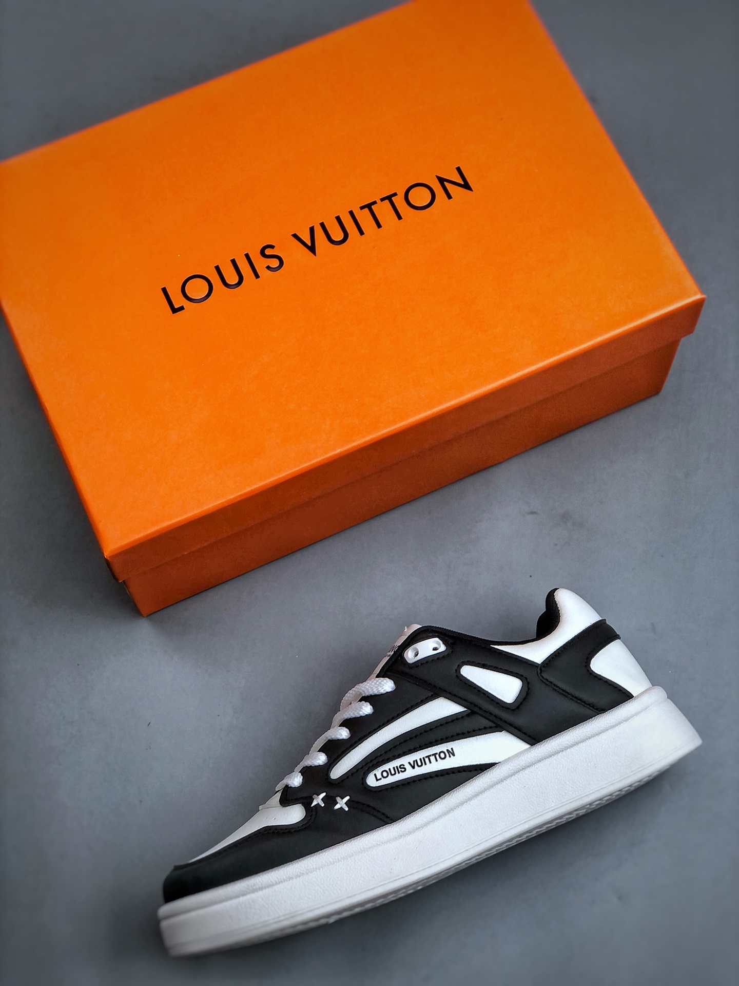 LOUIS VUITTON Trainer LV 路易威登 独家全新升级最新包装LV Trainer 运动鞋