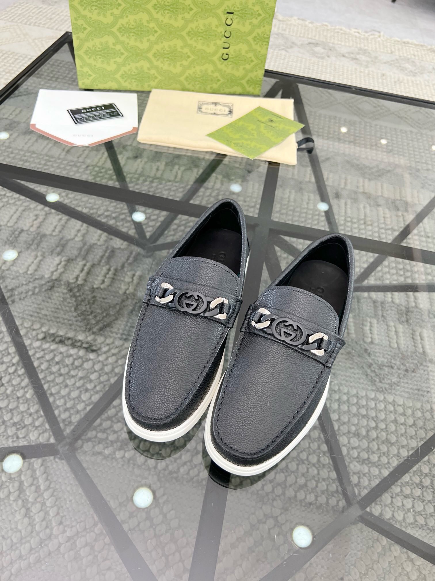 NO:219340,Brand G U C C I color original color matching number 39-44 customized 38.45 Price Material Guqi new model for men driving foot shoes adopt imported cowhide, extremely strong leather texture   cowhide inner comfortable and breathable   original Guqi open mold custom sole market highest quality, Guqi-Doudou shoes, cowhide19860909品牌G U C C I 颜色原版配色 码数39-44定做38.45 价格 材质古奇男士新款 驾车 套脚鞋 采用进口牛皮、皮质感极强 牛皮内里 舒适透气 原版古奇开模定制大底市场最高品质,古奇-豆豆鞋,cowhide,Men's shoes