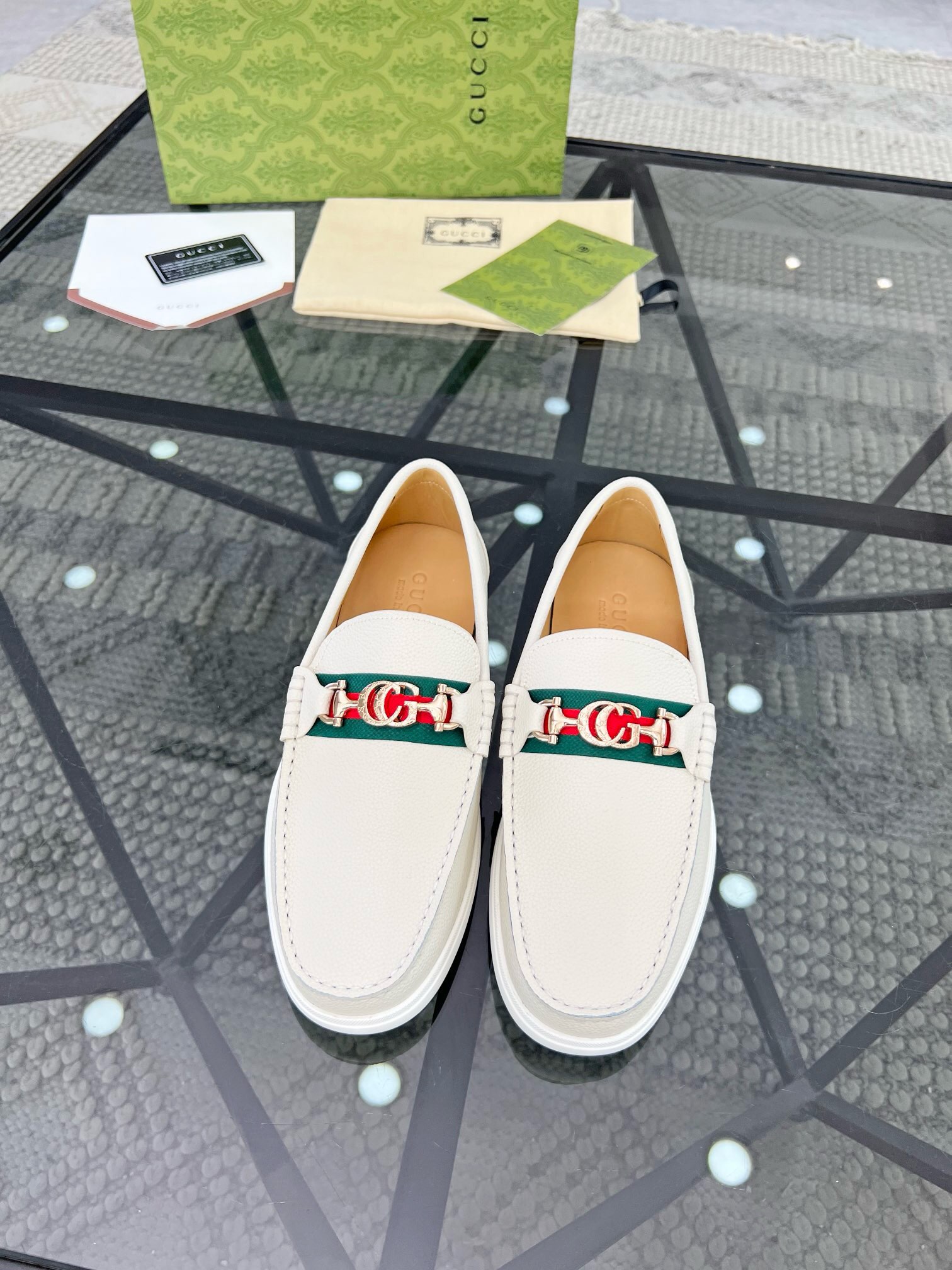 NO:218888,Brand G U C C I color original color matching number 39-44 customized 38.45 Price Material Guqi new model for men driving foot shoes adopt imported cowhide, extremely strong leather texture   cowhide inner comfortable and breathable   original Guqi open mold custom sole market highest quality, Guqi-Doudou shoes, cowhide19860909品牌G U C C I 颜色原版配色 码数39-44定做38.45 价格 材质古奇男士新款 驾车 套脚鞋 采用进口牛皮、皮质感极强 牛皮内里 舒适透气 原版古奇开模定制大底市场最高品质,古奇-豆豆鞋,cowhide,Men's shoes