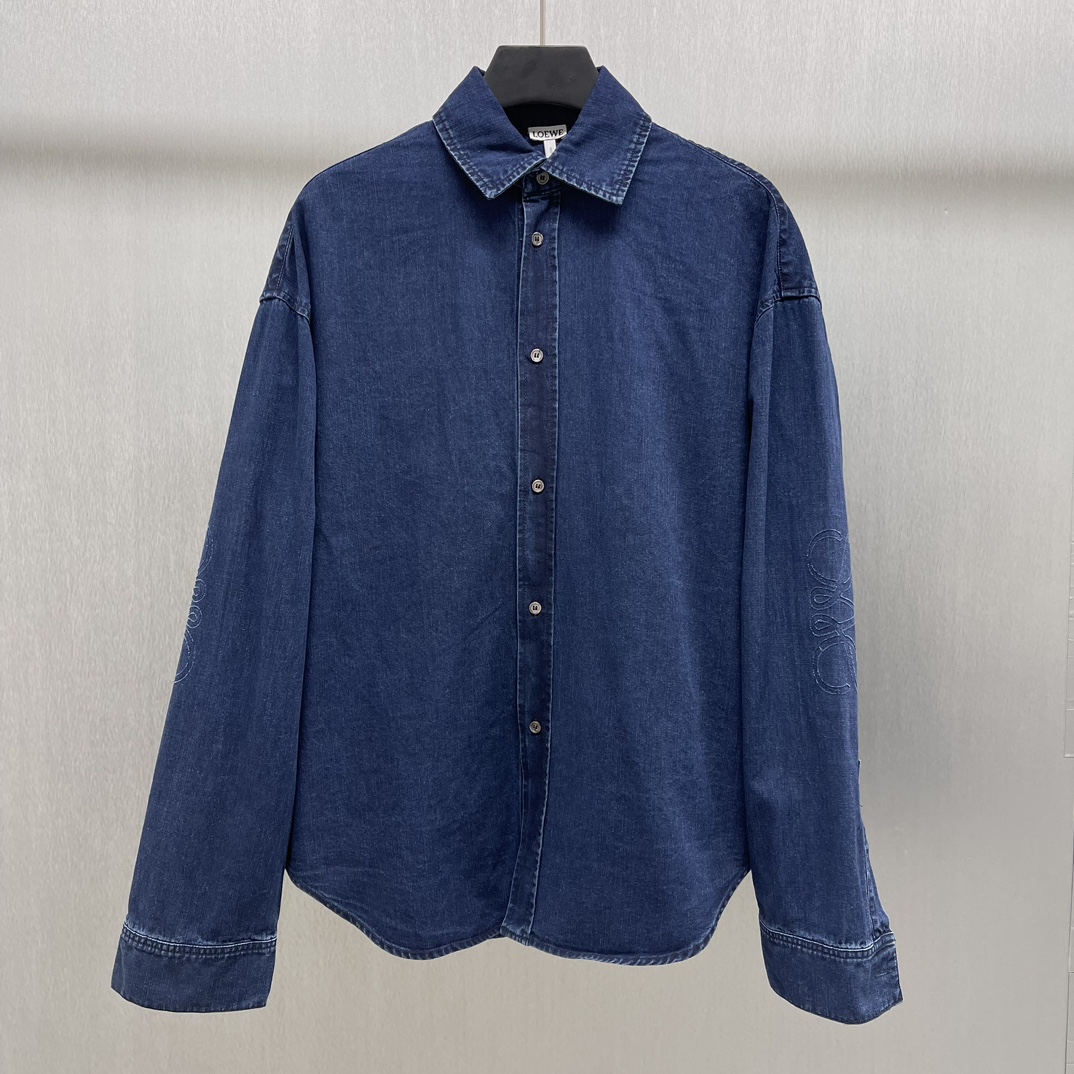 🅿️280 🧧LOWE Camisa de mezclilla Anagram. Tallas: S-XL. Color: índigo lavado. Camisa de mezclilla de algodón…