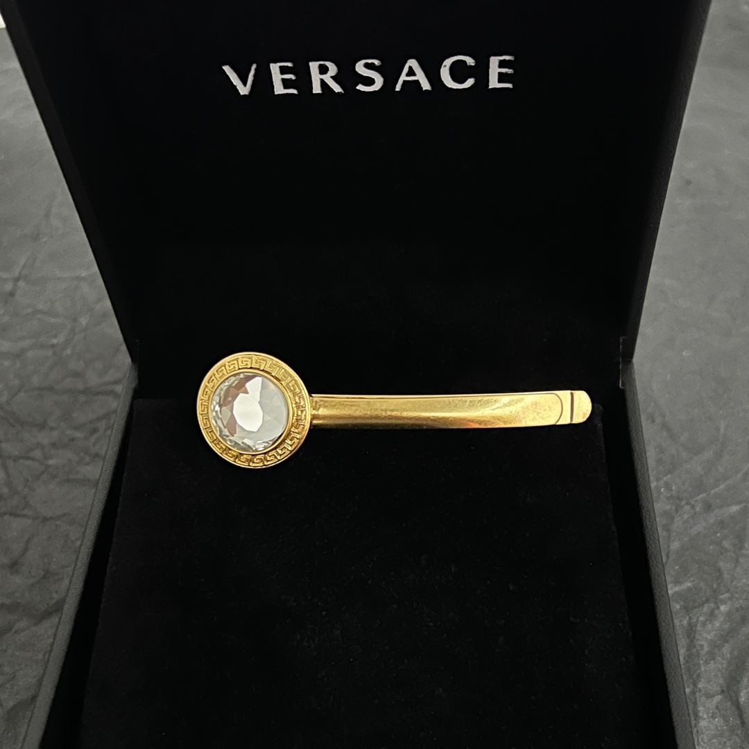 Luxury Fashion Empire: Versace’s Medusa Brand and Unique Design Style - 图片 2