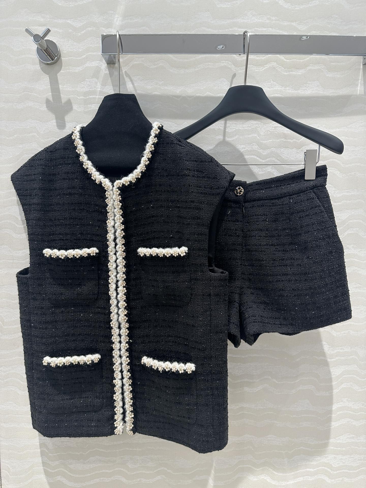 Acquista la migliore replica
 Chanel Abbigliamento Giacca & Soprabito Completi Due Pezzi & Set Coordinati Gilet Tessitura