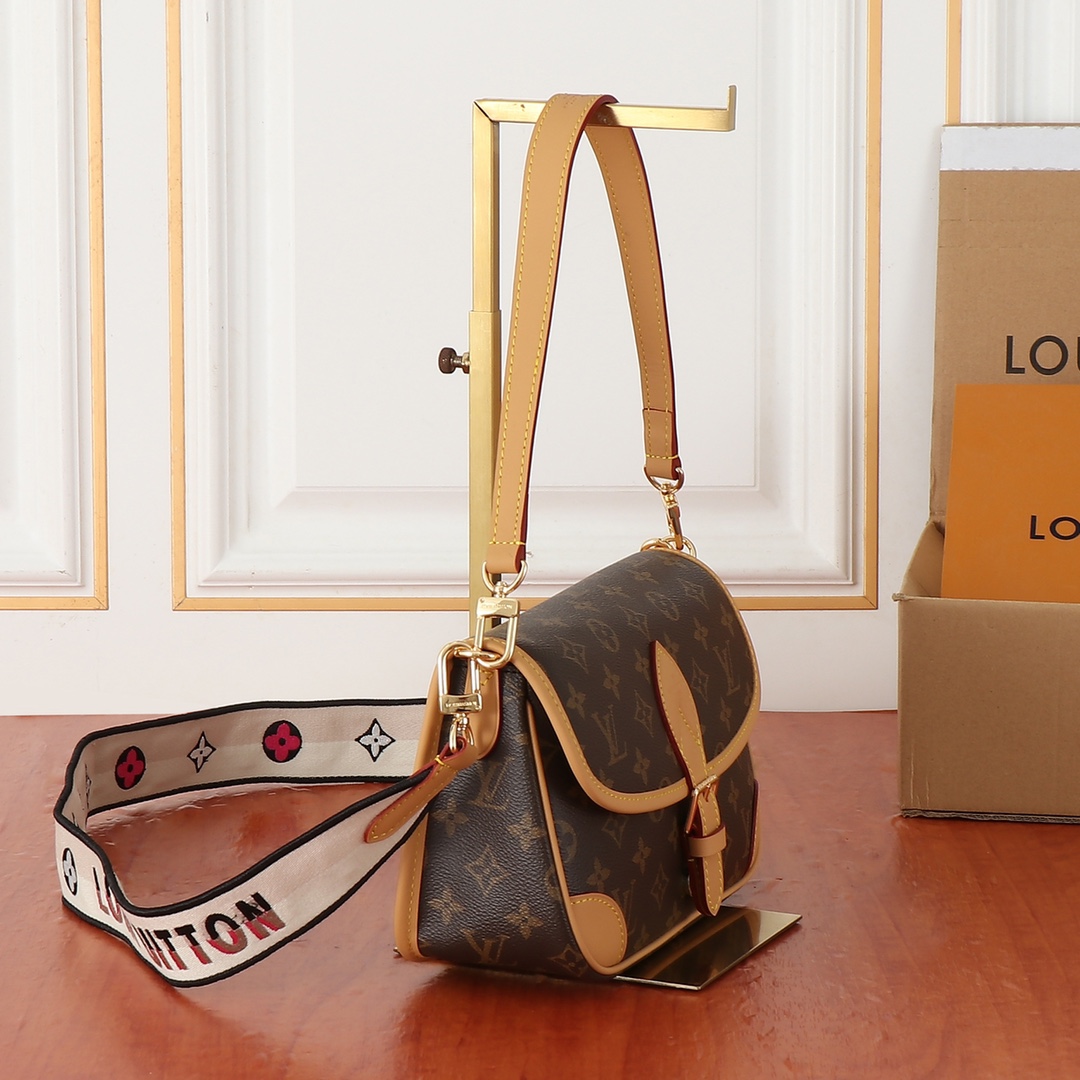 原版升级版 M45985 每个包内码唯一❤ Diane 手袋重塑 1990 年代的经典设计，为 Mono