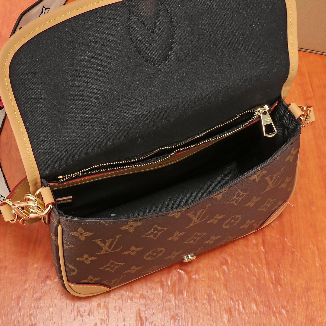 原版升级版 M45985 每个包内码唯一❤ Diane 手袋重塑 1990 年代的经典设计，为 Mono