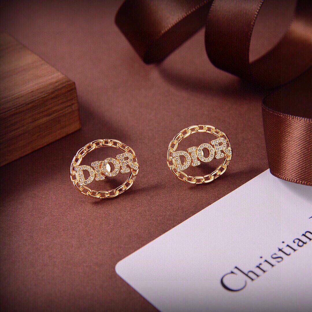 Dior item
