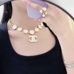 Chanel Jaune Travail ouvert Laiton 1 Chanel Jaune Travail ouvert Laiton