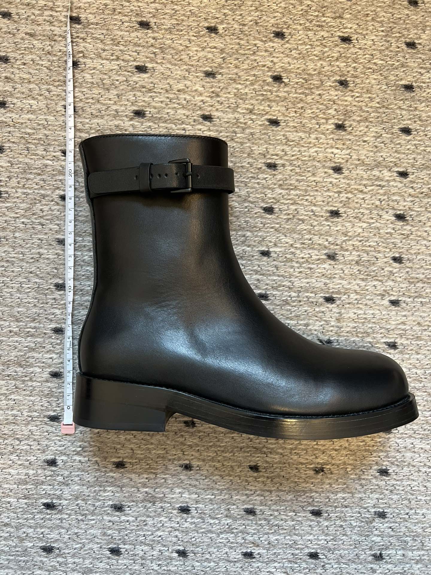 NO:488451,As shown in 36 as an example, the boots are marked with the front 2. The boots are marked with the back 3. The boots are marked with the back 3. The boots are marked with the back 3. The boots are marked with the back 3.19860909如36为例所示 短靴款尺码标前2 长靴款尺码标后3,靴子,boots,Women's Shoes