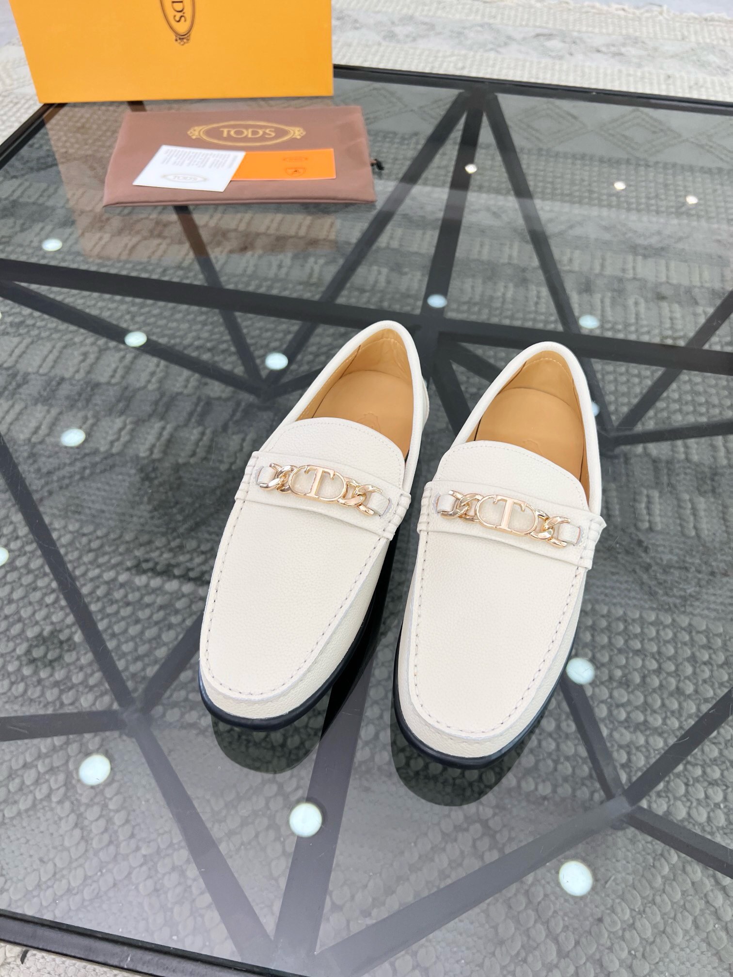 NO:219564,Brand TOD'S color original color matching 39-44 customized 38.45 price Material Todds men's new style driving foot shoes adopts top layer cowhide leather with strong texture   cowhide inner comfortable and breathable   original mold opening custom sole with the highest quality in the market, TOD'S casual shoes, Tod's, cowhide19860909品牌TOD'S 颜色原版配色 码数39-44定做38.45 价格 材质托德斯男士新款 驾车 套脚鞋 采用头层牛皮皮质感极强 牛皮内里 舒适透气 原版开模定制大底市场最高品质,TOD'S 休闲鞋,Tod's,cowhide,Men's shoes