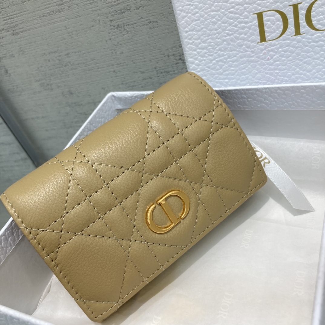 [Dior Wallets]CaroGlycine walletThis CaroGlycine wallet features a compact
