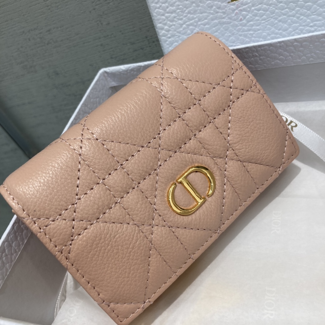 [Dior Wallets]CaroGlycine walletThis CaroGlycine wallet features a compact