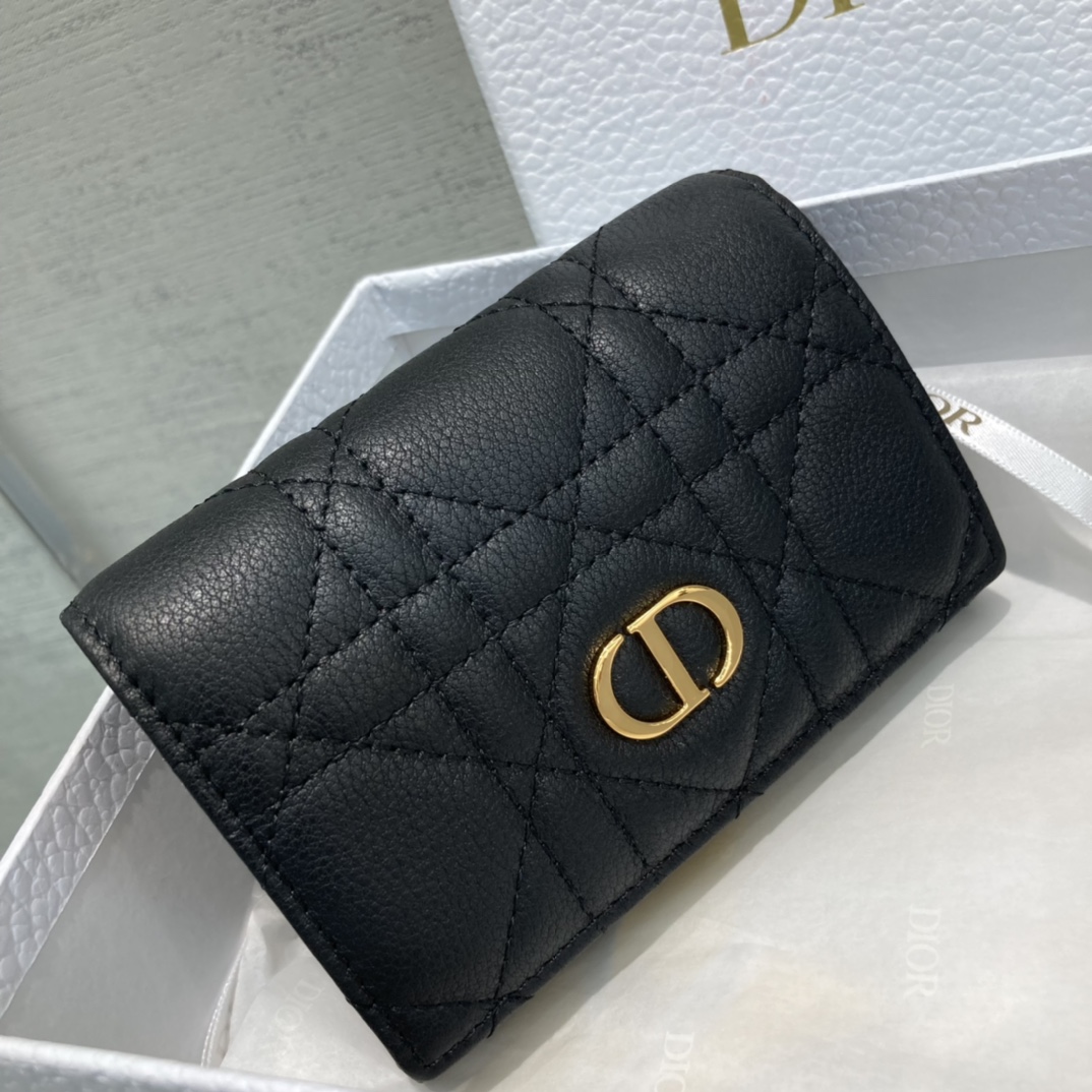 [Dior Wallets]CaroGlycine walletThis CaroGlycine wallet features a compact