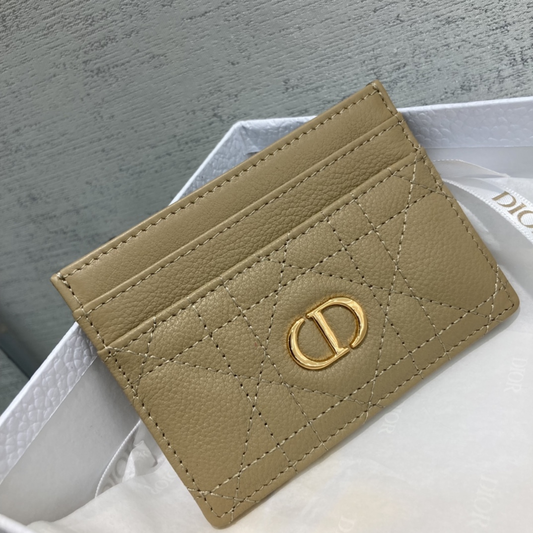 [Dior Wallets]Caro Card ClipThis DiorCaro card holder is elegant and practi