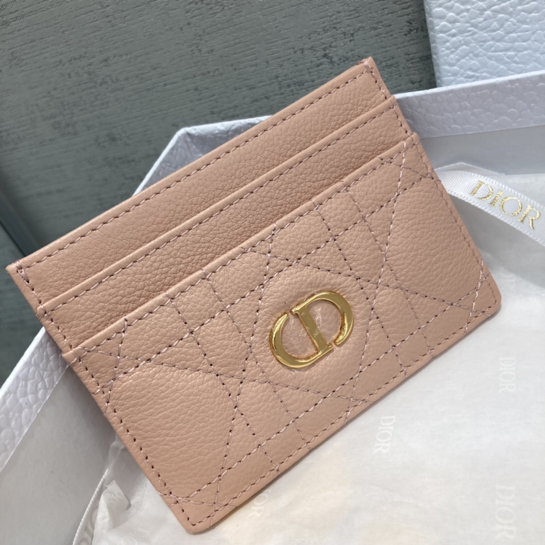 [Dior Wallets]Caro Card ClipThis DiorCaro card holder is elegant and practi