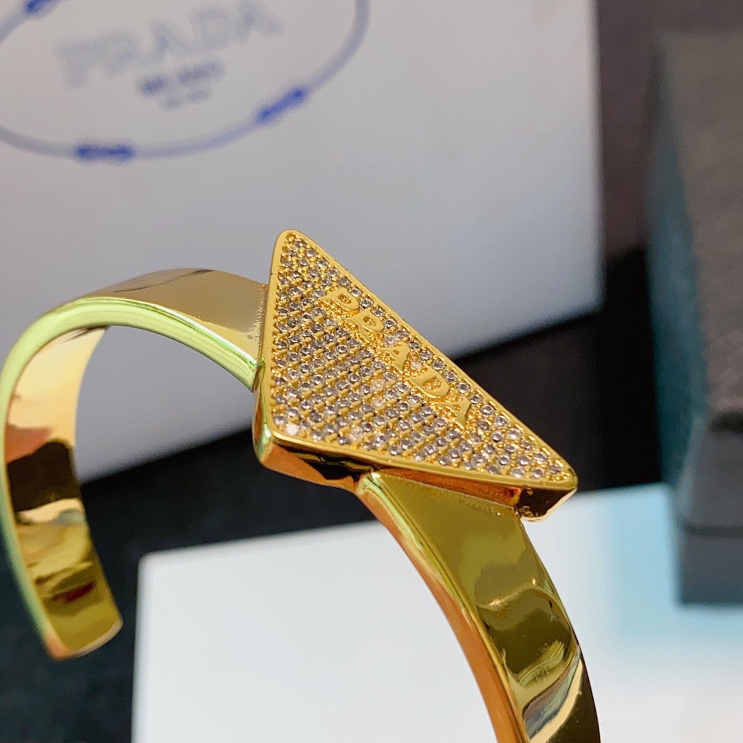 Luxurious Prada Zirada Triangle: High-End Diamond-Drilling Bling Blings with Fine Craft - 图片 4