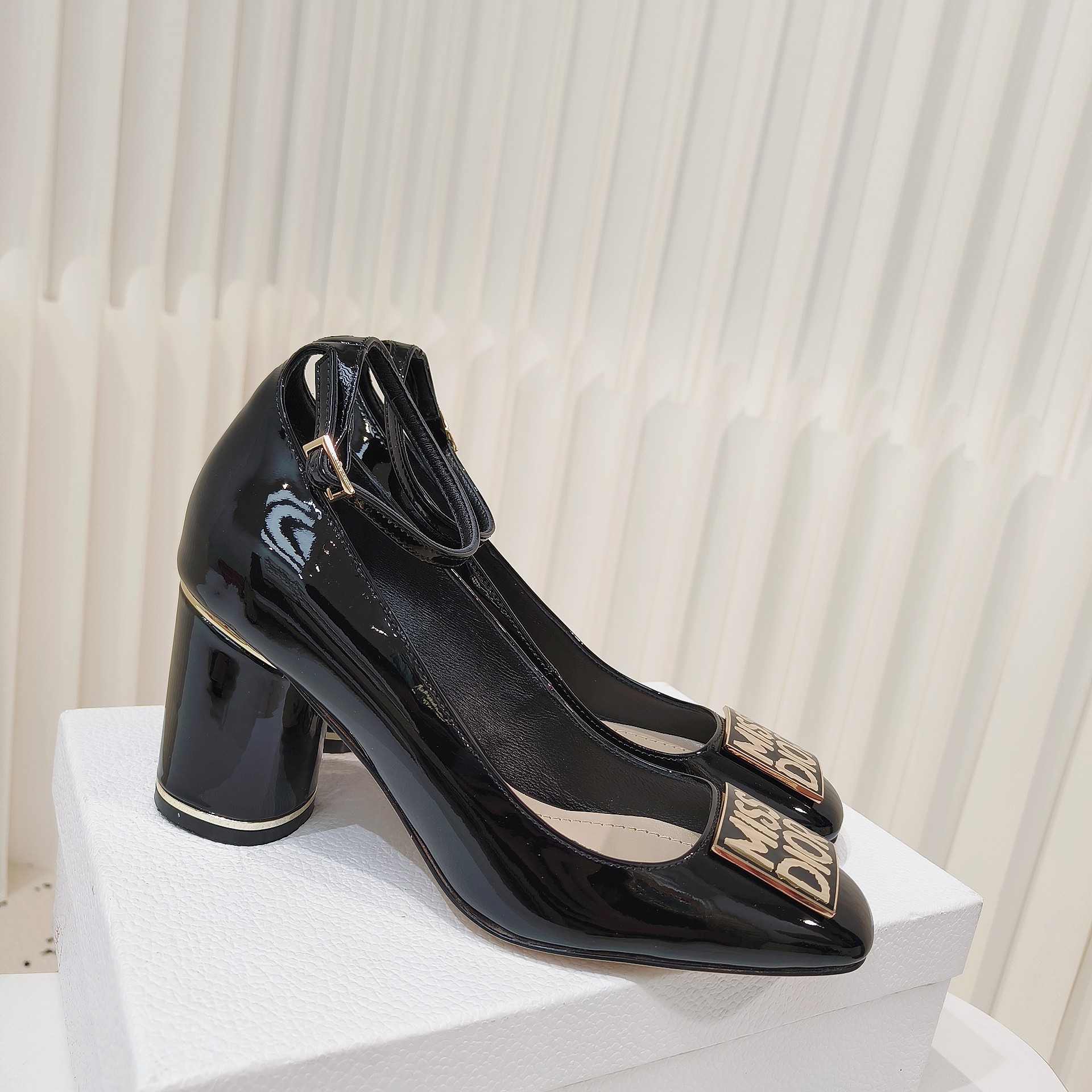 Dior Schuhe Pumps Mit Hohem Absatz Gold Rindsleder Echtleder Lackleder Herbst/Winter Kollektion Vintage