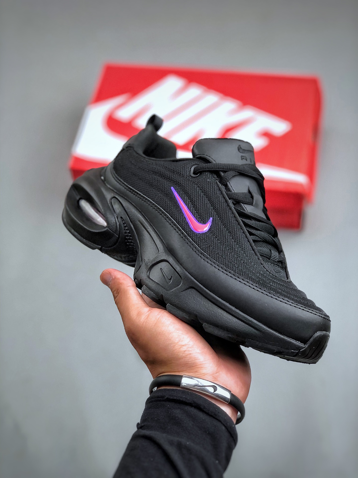 💰200公司级
Nike Air MAX PORTAL 低帮跑步鞋 货号：HF3053 007 尺码：36-45