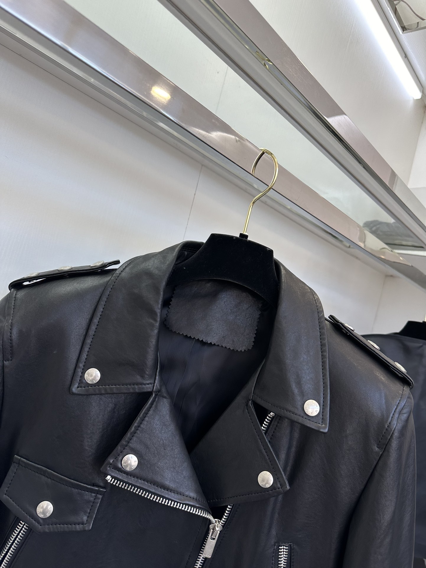 Trendy Female Suit: New Zealand Sheep Hide, Dustproof Bags, Black, Multiple Sizes - 图片 4