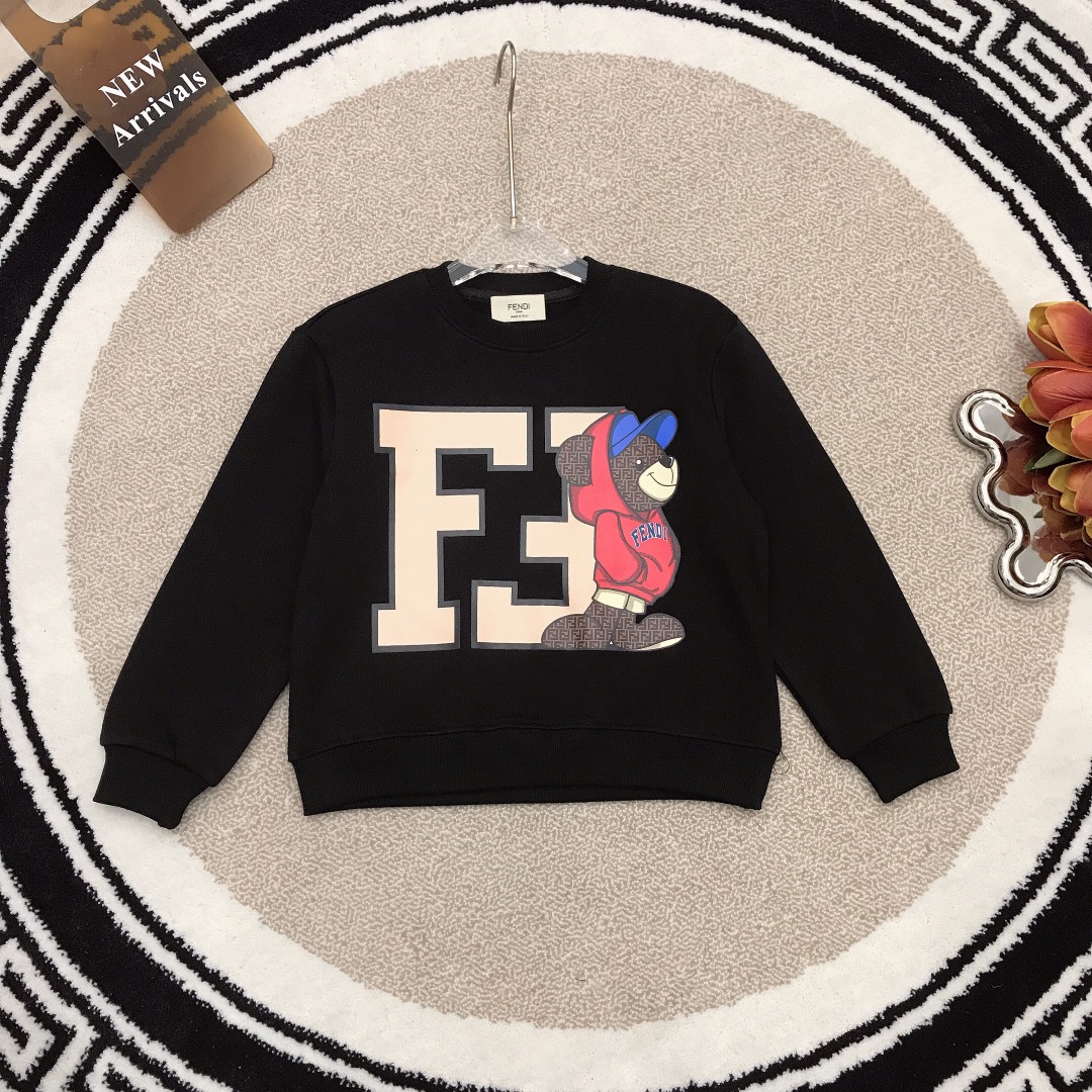 NO:209484,Size 150/2 FEND* Double FF letter logo stand bear doll series sweatshirts ~ full of children's fun, can be worn by both men and women, bright and beautiful colors, high-pressure printing and ironing process, not easy to fall off, single or super-sized jackets are super good-looking, custom 380G terry sweatshirts, made of thickness in winter, soft and comfortable, simple and fashionable, craftsmanship superposition, visible high quality, super versatile style~, special price, fendi, hoodie, sweatshirts, jackets & coats,19860909尺码150/2 FEND* 双FF字母logo站立熊公仔系列卫衣～童趣十足 男女宝宝都可穿 色彩配搭鲜艳靓丽 高压印烫工艺 不易脱落 单穿或叠加外套都超级好看卫衣定制380G毛圈卫衣棉打造 厚度冬季均穿 柔软舒适 简约时尚 工艺叠加 看得见的高品质 超级百搭款～,特价款,fendi,hoodie,sweatshirts,jackets & coats,,Children's
