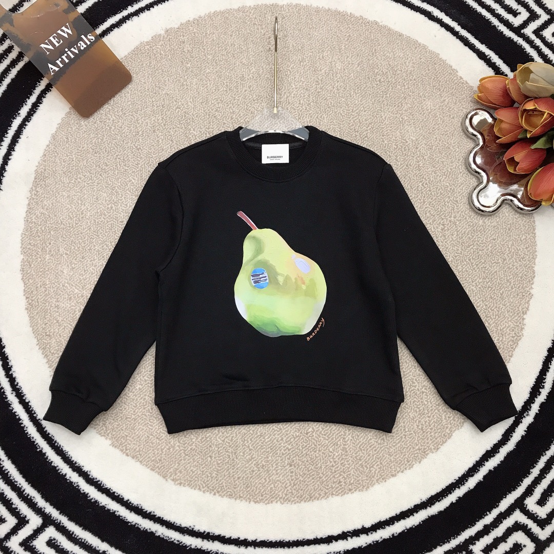 NO:209467,Size 100-110-120-130-140-150 size Burberr* Fruit series~print pullover sweatshirts, widened neckline thread design, super beautiful sweatshirts, custom 380G terry sweatshirts, made of thick winter, soft and comfortable, simple and fashionable, craftsmanship superimposed, visible high quality, super versatile style~, special price, burberry, hoodie, sweatshirts, jackets & coats,19860909尺码100-110-120-130-140-150码足 Burberr* 水果系列～印花套头卫衣 加宽领口螺纹设计单穿或叠加外套都超级好看卫衣定制380G毛圈卫衣棉打造 厚度冬季均穿 柔软舒适 简约时尚 工艺叠加 看得见的高品质 超级百搭款～,特价款,burberry,hoodie,sweatshirts,jackets & coats,,Children's