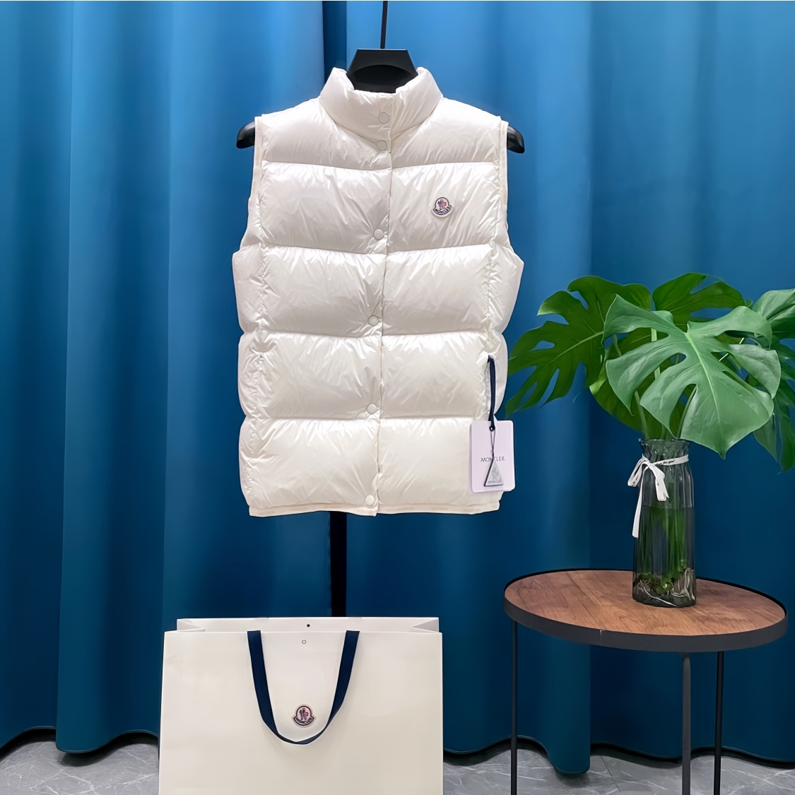 Moncler️蒙口羽皇24ss立领羽绒马甲背心专柜热卖爆款来袭！冬季新款羽绒上新炸裂新款层出不穷羽绒马