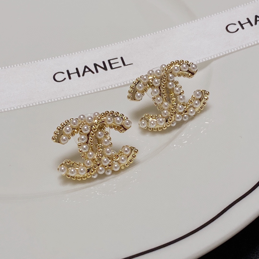 NO:107866,It's so good to sell [purchase level] The latest Chanel Xiaoxiang (bow, pearl earrings) is very beautiful. The counter is consistent with brass material. Clear original logo print. Sterling silver needle. Purchase level. Super invincible and versatile nice, jewelry quality, chanel, pure silver19860909卖疯了太好看了【代购级别】最新款 Chanel 小香(蝴蝶结 珍珠耳钉)非常漂亮 专柜一致黄铜材质 清晰原版logo字印 纯银针 代购级别 超级无敌百搭nice,饰品精品,chanel,pure silver,Jewelry