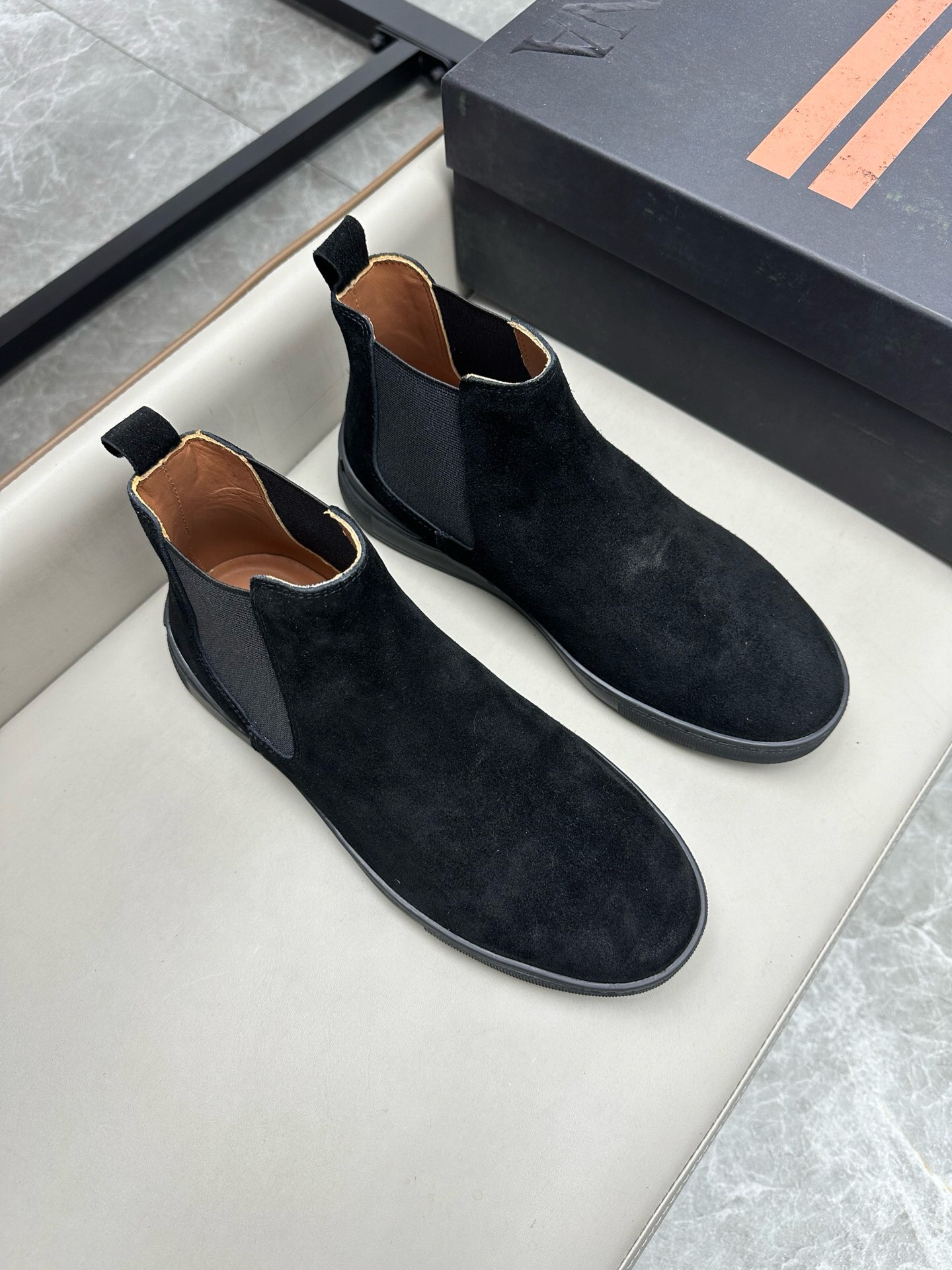 NO:219065,Brand Zegna color original color matching number 39-44 customized 38.45. Price Material Zegna new model for men high top casual upper is imported original cowhide cowhide inner cowhide foot pad original single quality leather texture very strong comfortable and breathable   original Zegna open mold custom sole market highest quality, Zegna casual shoes, zegna, cowhide19860909品牌Zegna 颜色原版配色 码数39-44定做38.45. 价格 材质杰尼亚新款 男士 高帮休闲 鞋面采用进口原版牛皮牛皮内里 牛皮垫脚原单品质皮质感极强舒适透气 原版Zegna开模定制大底市场最高品质,杰尼亚 休闲鞋,zegna,cowhide,Men's shoes