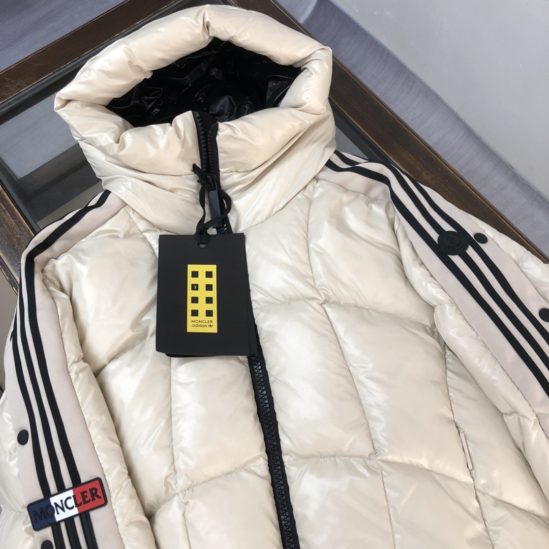 MonclerxAdidas三叶草联名合作款秋冬新款羽绒服两大品牌强强联手推出突破性的“探索者艺术”系列