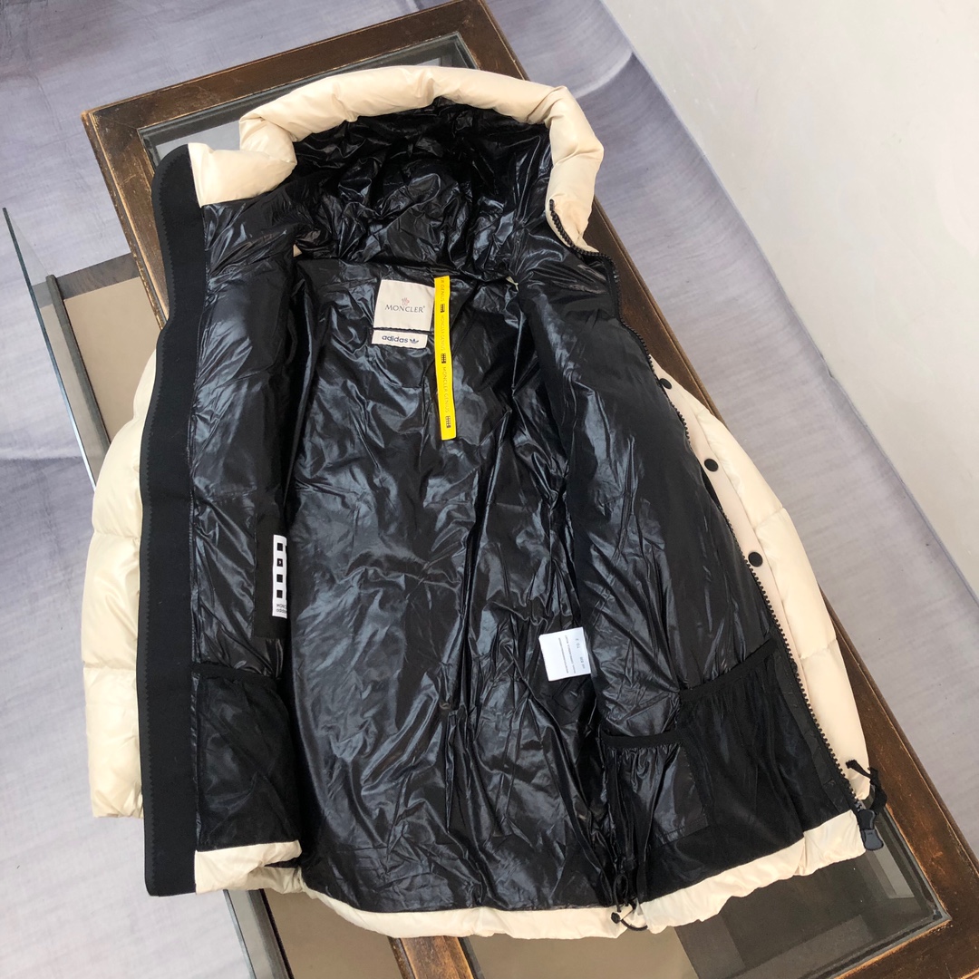 MonclerxAdidas三叶草联名合作款秋冬新款羽绒服两大品牌强强联手推出突破性的“探索者艺术”系列