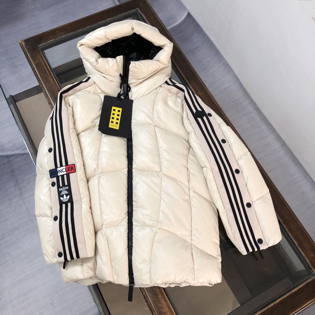 MonclerxAdidas三叶草联名合作款秋冬新款羽绒服两大品牌强强联手推出突破性的“探索者艺术”系列