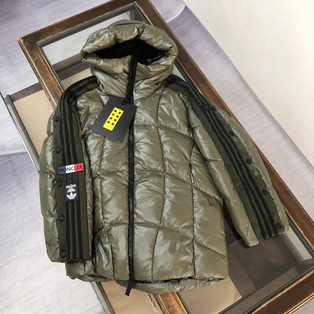 MonclerxAdidas三叶草联名合作款秋冬新款羽绒服两大品牌强强联手推出突破性的“探索者艺术”系列