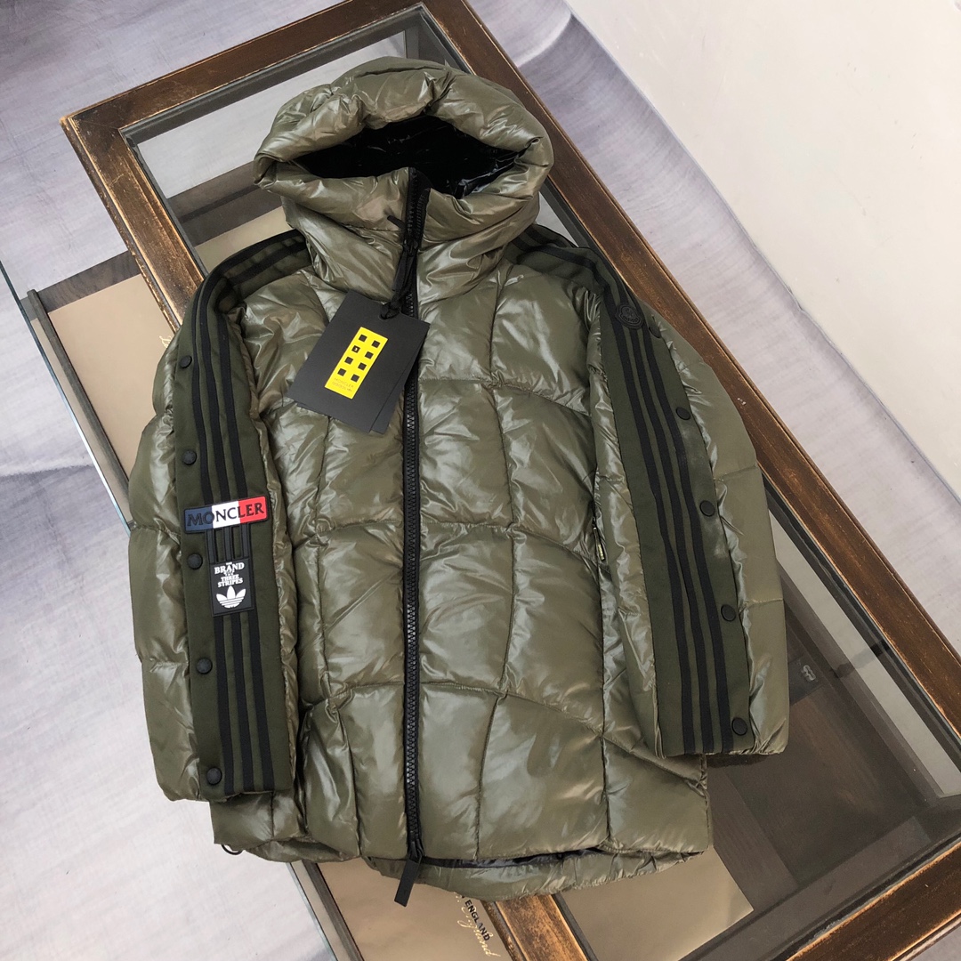 MonclerxAdidas三叶草联名合作款秋冬新款羽绒服两大品牌强强联手推出突破性的“探索者艺术”系列