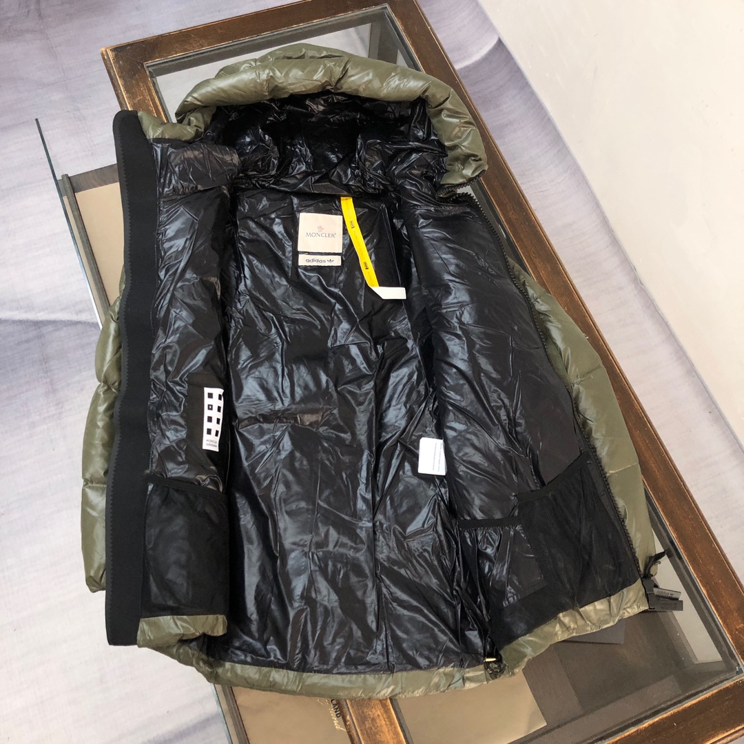 MonclerxAdidas三叶草联名合作款秋冬新款羽绒服两大品牌强强联手推出突破性的“探索者艺术”系列