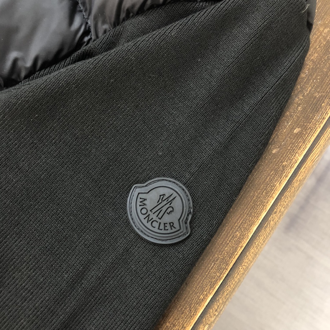 Moncler/蒙口2024秋冬最新男装高领绗缝羽绒针织拼接镇店牛货论版型设计以及用料都属于巅峰之作的蒙