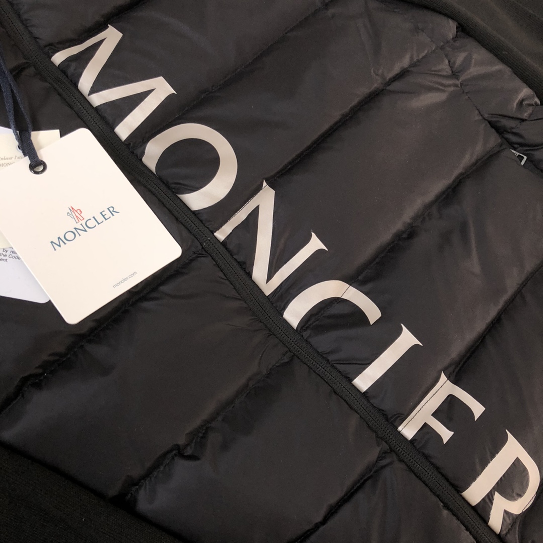 Moncler/蒙口2024秋冬最新男装高领绗缝羽绒针织拼接镇店牛货论版型设计以及用料都属于巅峰之作的蒙