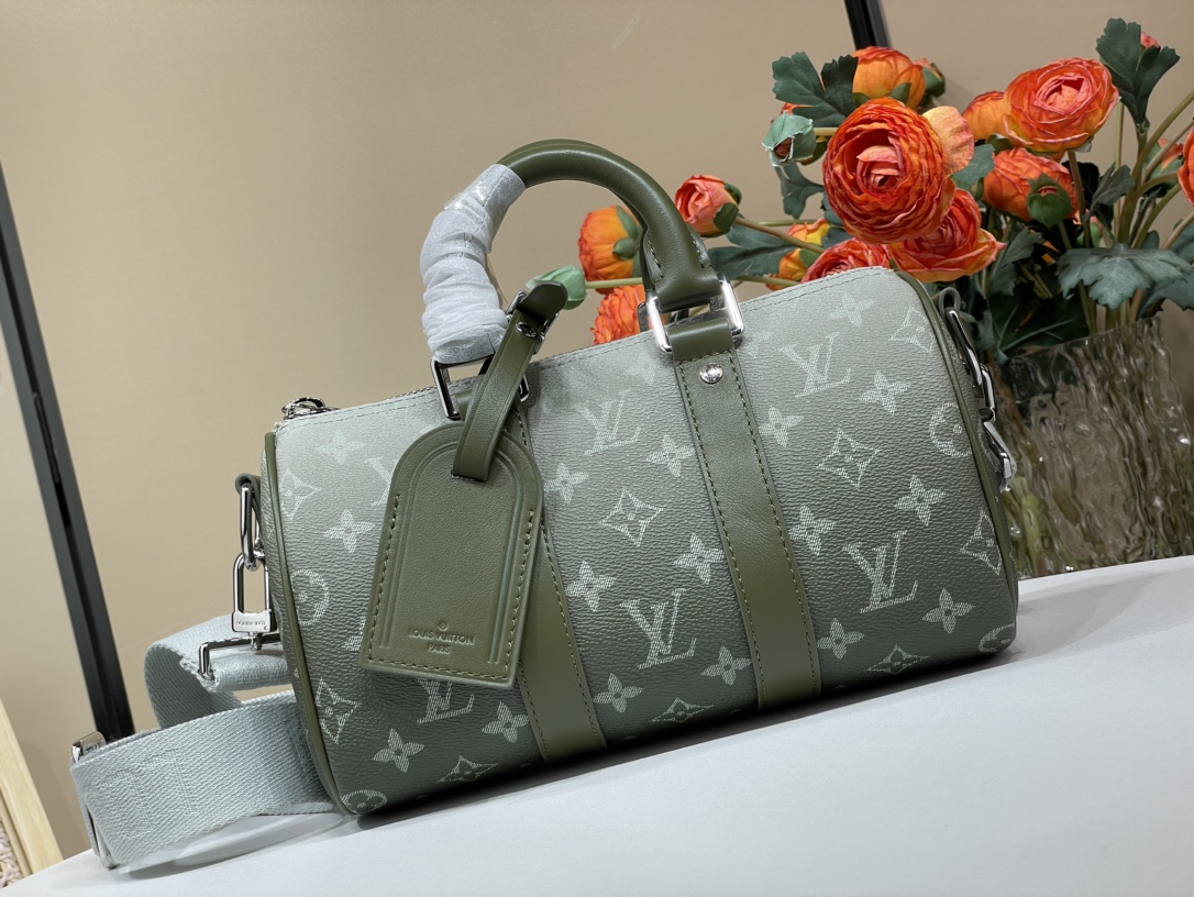 Louis Vuitton LV Keepall Tassen handtassen Groen Canvas Koeienhuid M11542