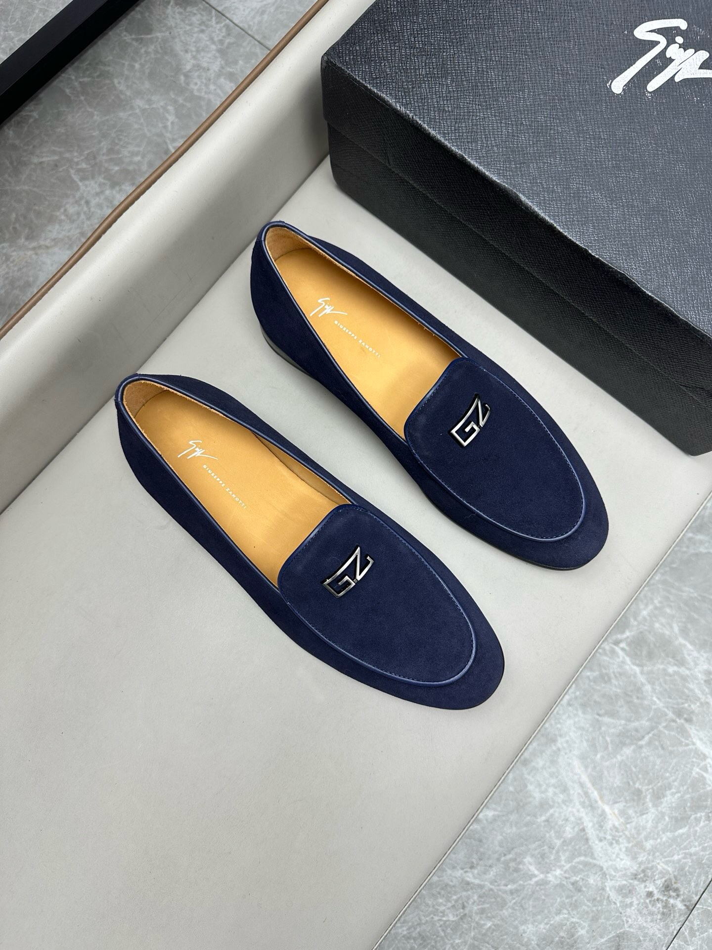 NO:217149,Brand GZ color original color matching Size 39-44 Custom made 38.45.46 Price Material Jusaipe Zanotti New leather shoes Ultra-high quality luxury material selection upper is made of original calfskin   cowhide foot pads pure handmade for comfortable wearing experience Original (genuine leather sole), cowhide, Leather soles19860909品牌GZ 颜色原版配色 码数39-44定做38.45.46 价格 材质朱赛佩·萨诺蒂 新款套脚皮鞋 超高品质奢华选材鞋面采用原版小牛皮 牛皮垫脚纯手工打造只为舒适的穿着体验原版（真皮大底）,,cowhide,Leather soles,Men's shoes