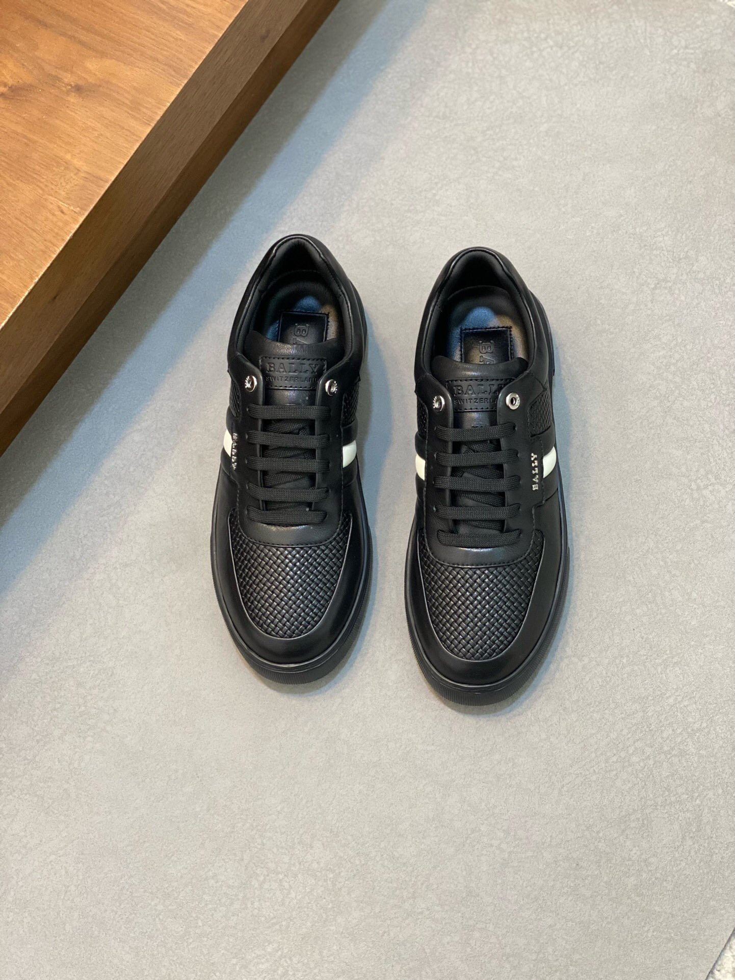 NO:218968,Brand B A L L Y original color matching code number 39-44 standard code Price Material Bally new men's classic casual shoes simple atmospheric super high-quality style choose top layer cowhide with luxurious cowhide inner smooth lines light and comfortable original wear-resistant rubber outsole, Bally casual shoes, ballly, cowhide19860909品牌B A L L Y 颜色原版配色 码数39-44标准码 价格 材质巴利新款男士 经典休闲鞋简约大气超高逼格选用头层牛皮搭配搭配奢华牛皮内里流畅线条轻便舒适原版耐磨橡胶大底,巴利 休闲鞋,bally,cowhide,Men's shoes