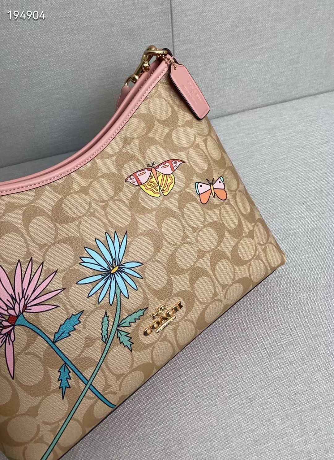Coach Coach蔻驰最新款Laurel CU393 系列 XObsered限量款花朵蝴蝶印花非常漂亮 顶部带拉链