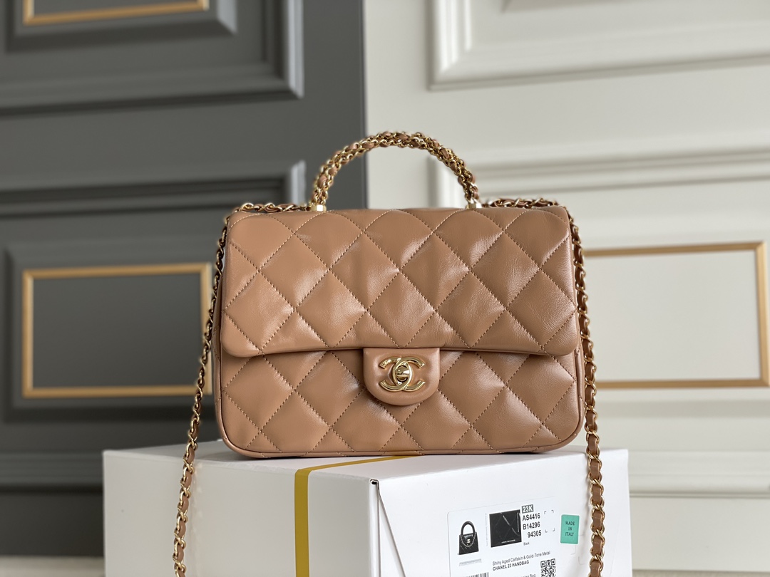 La replica di qualità
 Chanel Borsette Borse Crossbody & Borse a Tracolla Acquistare ora
 Colore tè al latte Platino Bianco Hardware oro Pelle d'agnello pecora Collezione Autunno/Inverno Fashion