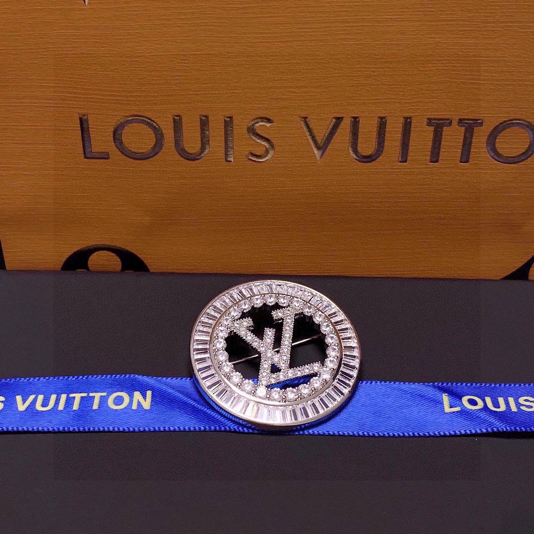 LV Collection: New Pins as Women’s Essential Accessories - 图片 5