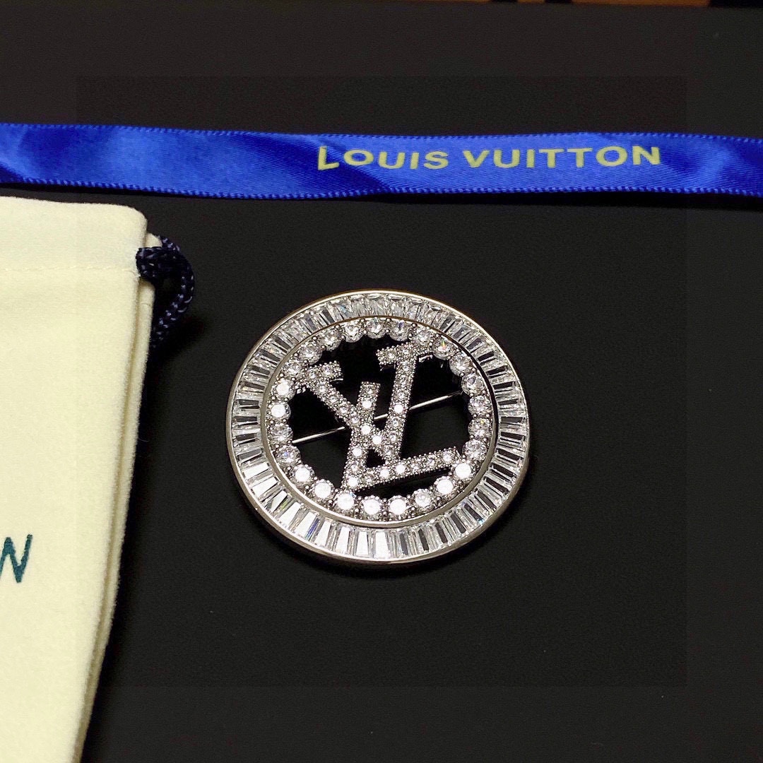 LV Collection: New Pins as Women’s Essential Accessories - 图片 2