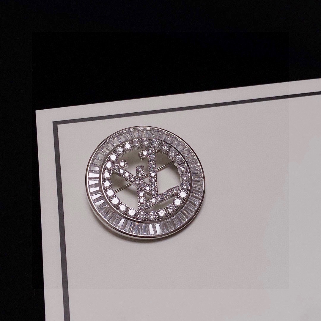 LV Collection: New Pins as Women’s Essential Accessories - 图片 8