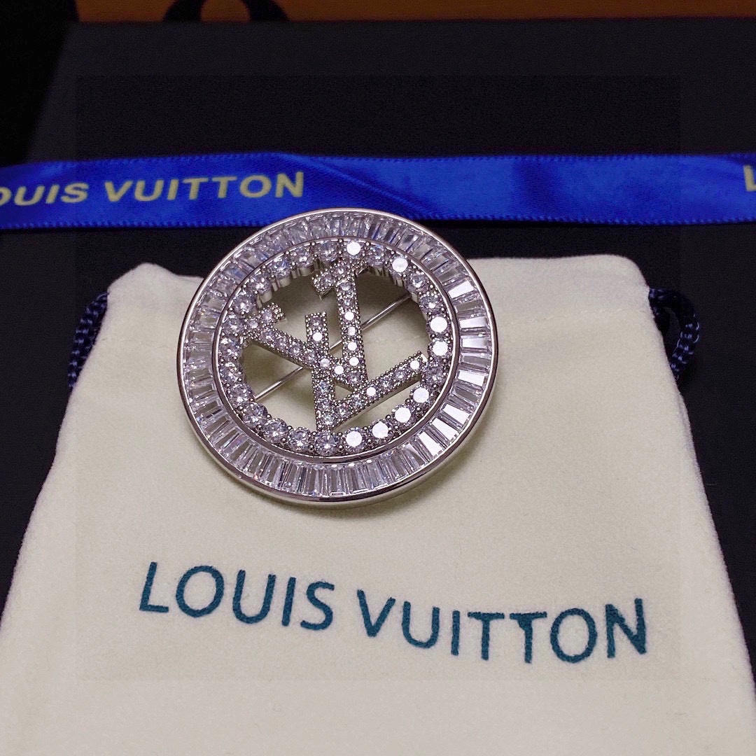 LV Collection: New Pins as Women’s Essential Accessories - 图片 3