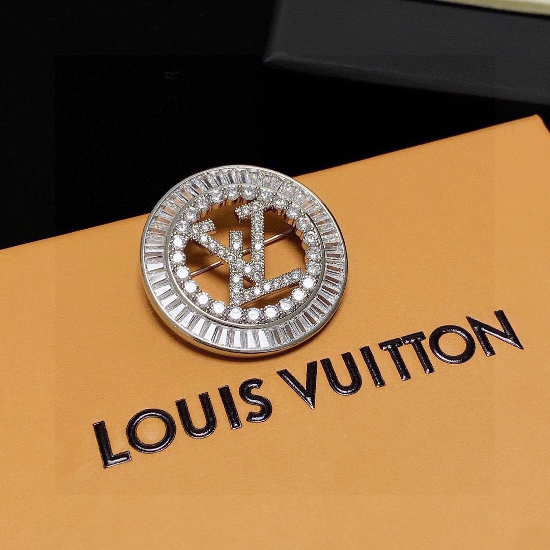 LV Collection: New Pins as Women’s Essential Accessories - 图片 6