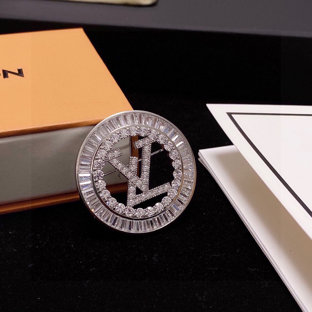 LV Collection: New Pins as Women’s Essential Accessories - 图片 7
