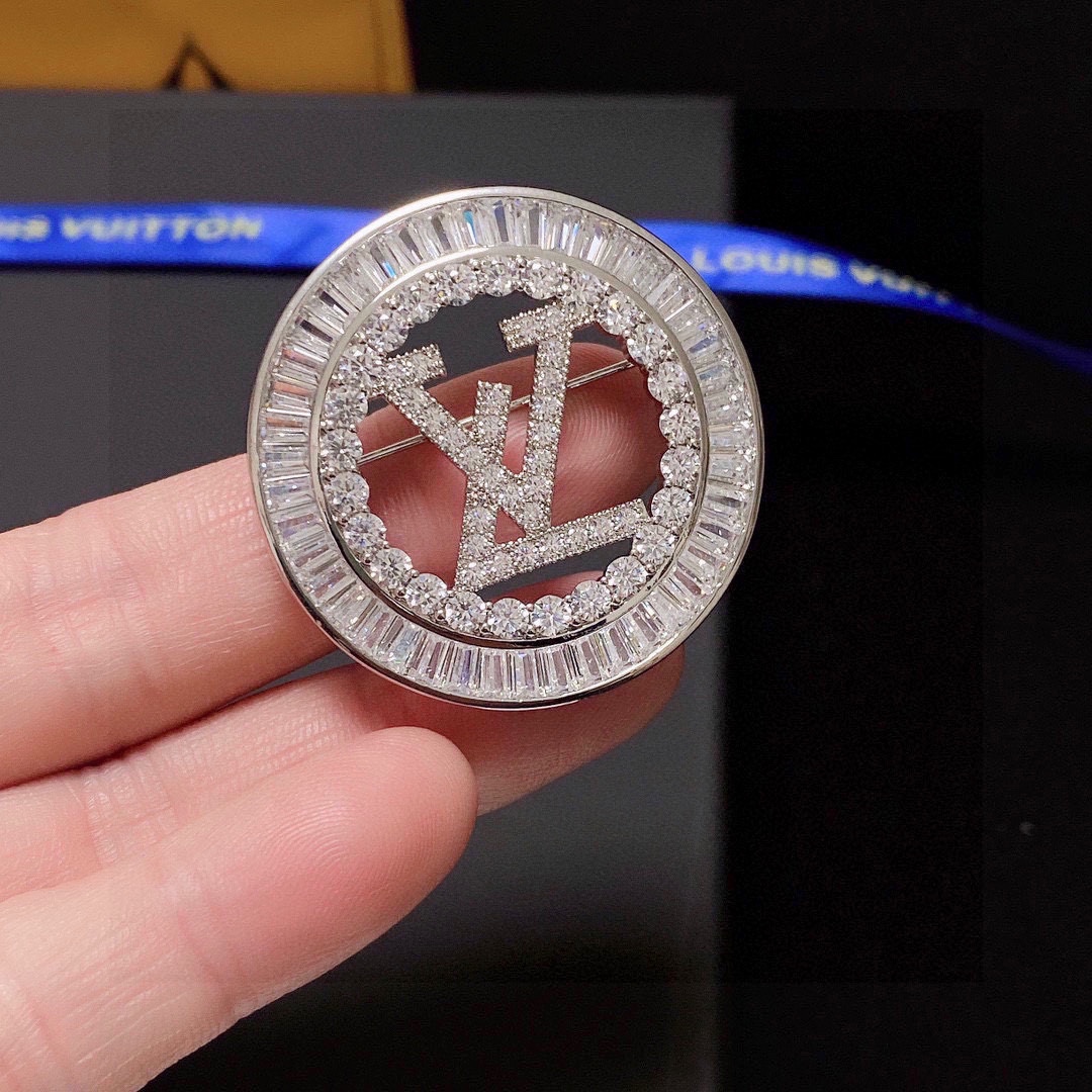 LV Collection: New Pins as Women’s Essential Accessories - 图片 9