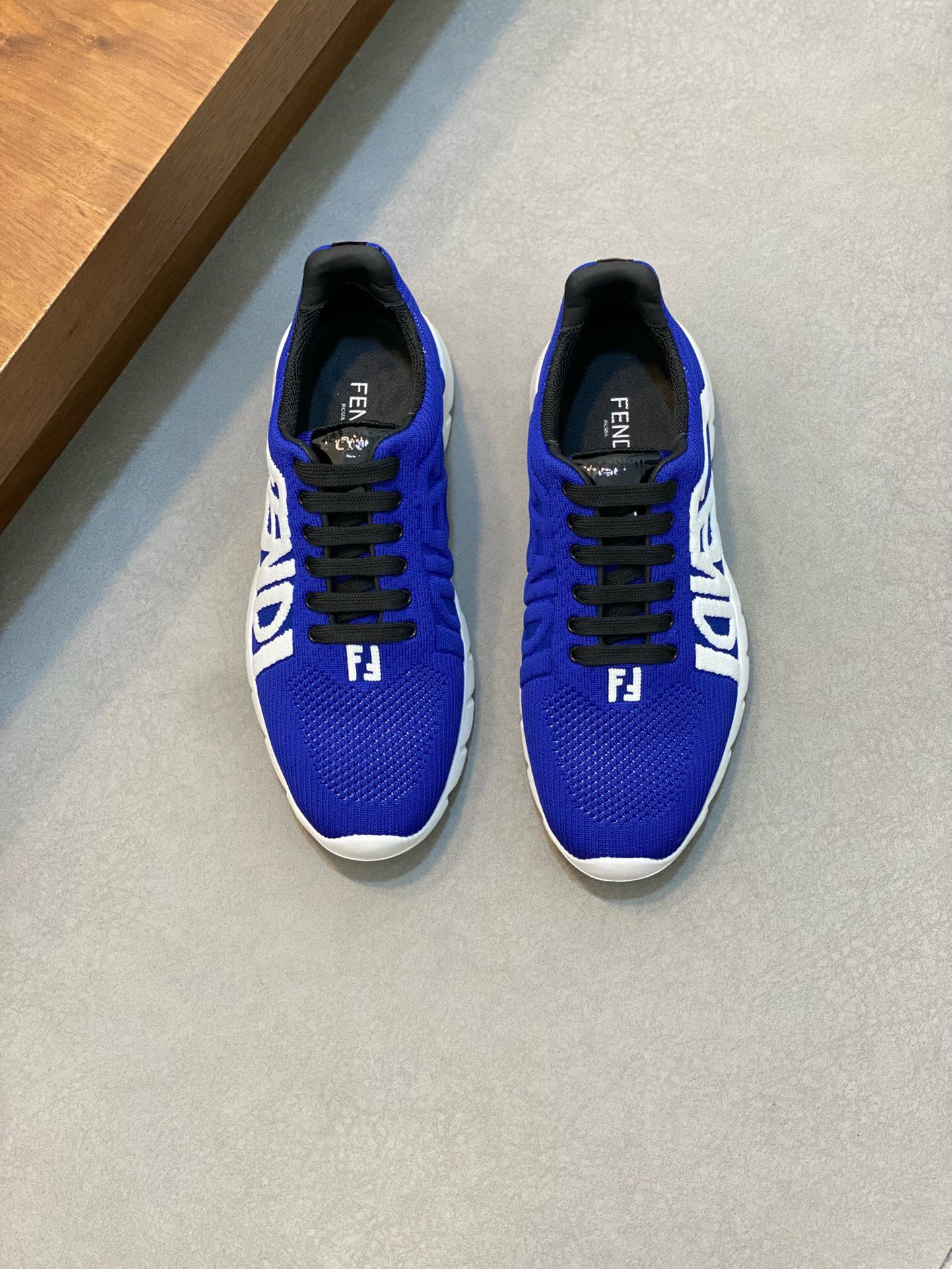 NO:217402,Brand FENDI color original color matching number 39-44 customized 38.45.46 Price Material new Fendi style boutique casual shoes Original high-quality upper original paired with mesh fabric making mesh fabric inner lining cowhide insole style fashionable dynamic original Fendi comfortable sole Simple and generous sports and casual, Fendi casual shoes, fendi, fendi, cowhide19860909品牌FENDI 颜色原版配色 码数39-44定做38.45.46 价格 材质芬迪新款 精品 休闲鞋 原版高品质鞋面原版搭配网布制作 网布内里牛皮鞋垫版型时尚 动感十足原版芬迪舒适大底 简洁大方运动休闲,芬迪休闲鞋,fendi,fendi,cowhide,Men's shoes