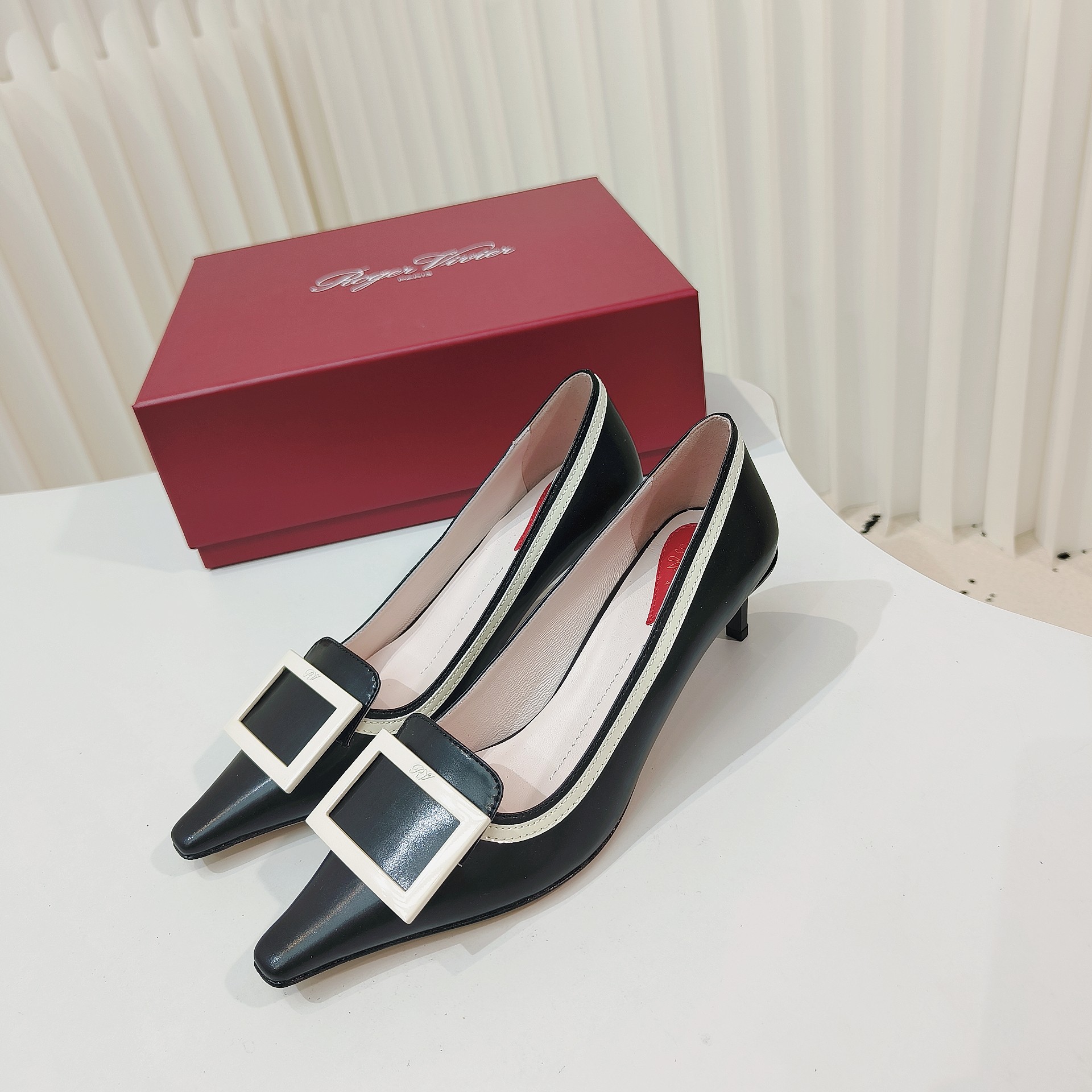 Roger Vivier Classic Luxury Leather Shoe Loafer Ref.759D2C14 3